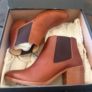 Brown Nisolo Heeled Chelsea boots, size 9 - Never Worn